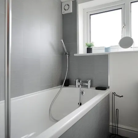 Chic Retreat Coastal Town Sleeps 4 Saltburn-by-the-Sea