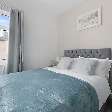 Chic Retreat Coastal Town Sleeps 4 Apartman
