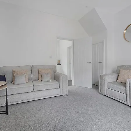Chic Retreat Coastal Town Sleeps 4 Apartman