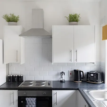 Daire Chic Retreat Coastal Town Sleeps 4 *