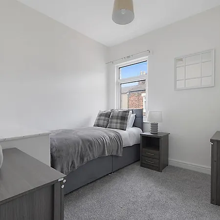 Chic Retreat Coastal Town Sleeps 4