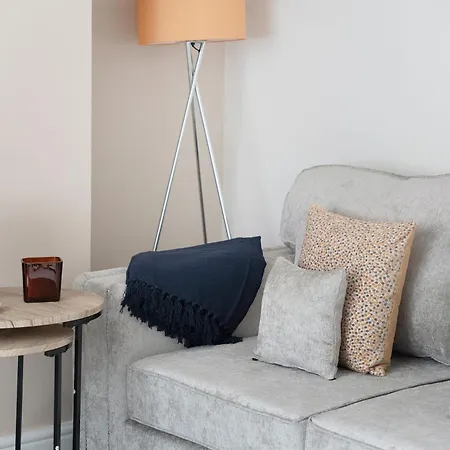 Chic Retreat Coastal Town Sleeps 4