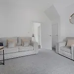 Chic Retreat Coastal Town Sleeps 4 Vakantiehuis