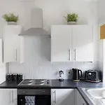 Vakantiehuis Chic Retreat Coastal Town Sleeps 4 *