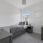 Chic Retreat Coastal Town Sleeps 4