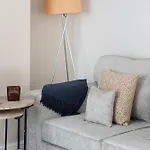 Chic Retreat Coastal Town Sleeps 4