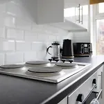 Chic Retreat Coastal Town Sleeps 4