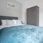 Vakantiehuis Chic Retreat Coastal Town Sleeps 4 *