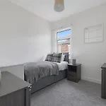 Chic Retreat Coastal Town Sleeps 4 Vakantiehuis